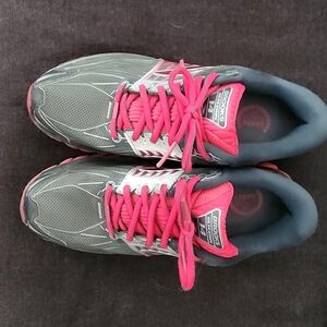 Brooks Women's Gray and Pink Running Shoes